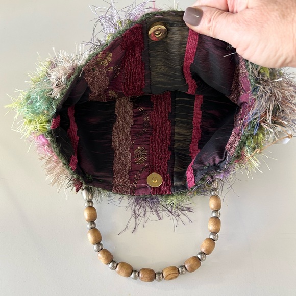 Multicolor Textured Handbag with Wooden Handle - Picture 3 of 4